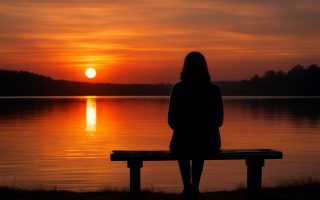 silhouette-banc-lac-coucher-soleil